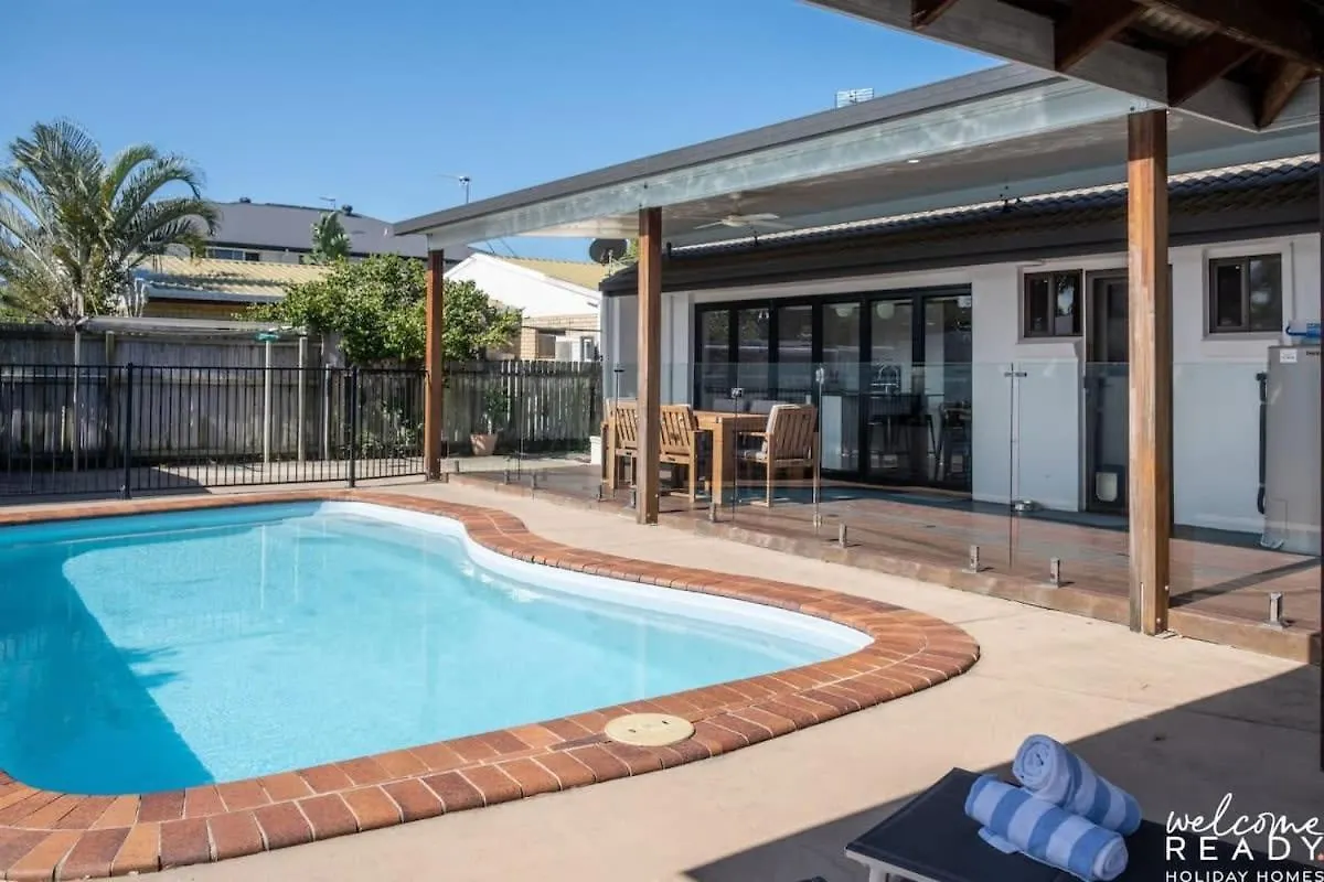 Pet Friendly Family Home With Pool - Walk To Warana Beach Buddina