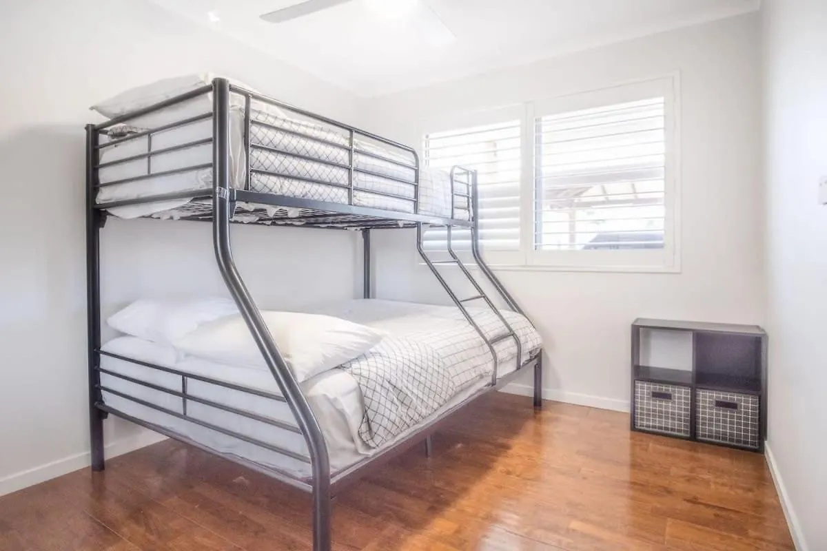 Pet Friendly Family Home With Pool - Walk To Warana Beach Buddina 0*,  Australia