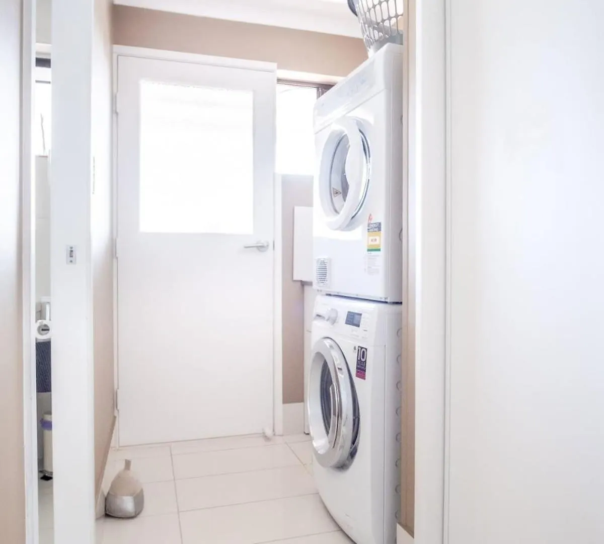 Pet Friendly Family Home With Pool - Walk To Warana Beach Buddina
